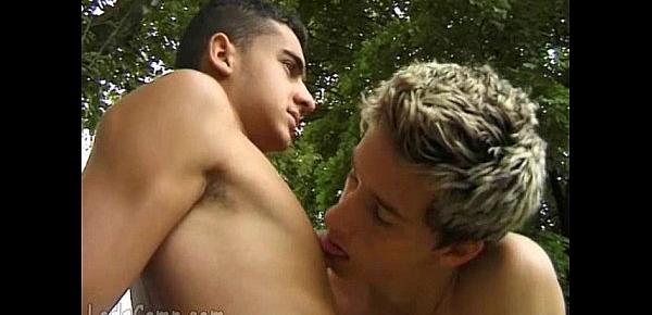  Lakeside twink coupling with a cum-splashed ending